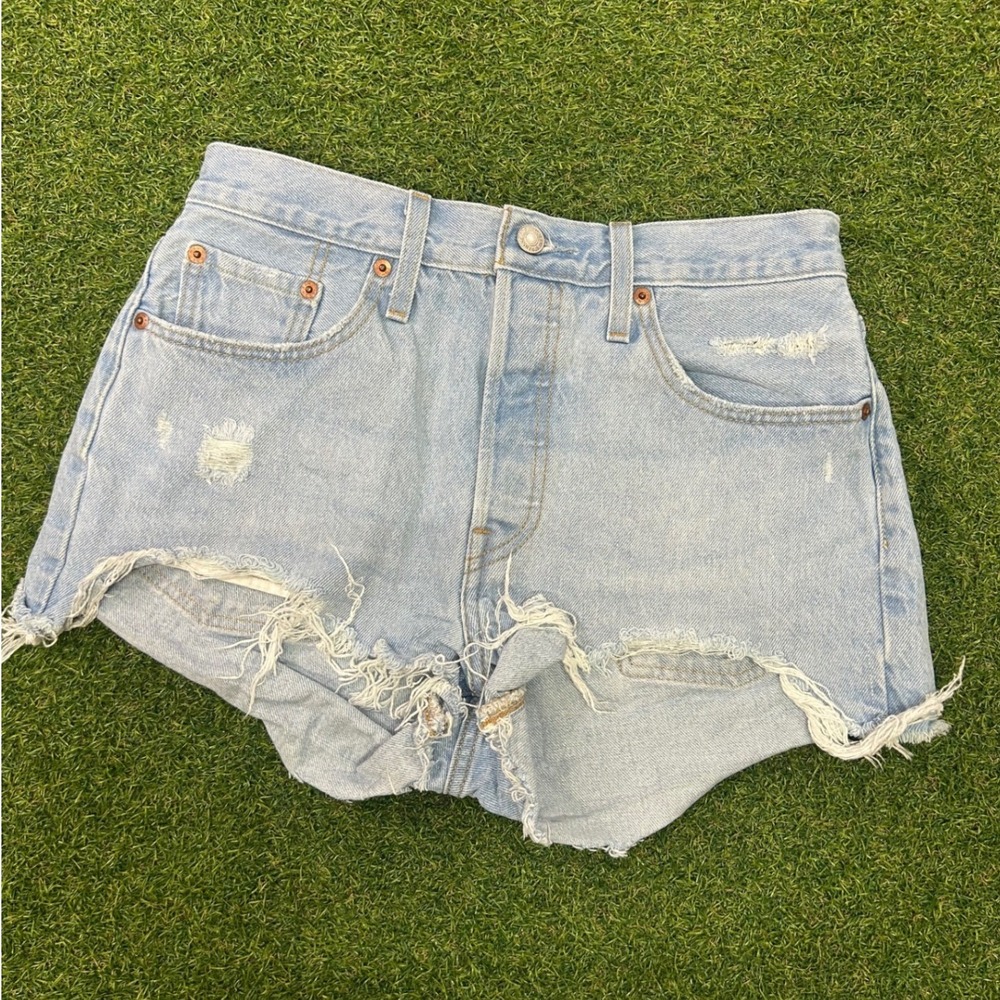 Levis 501 Original Light Wash Distressed Cut Off‎ Denim Shorts Womens 26